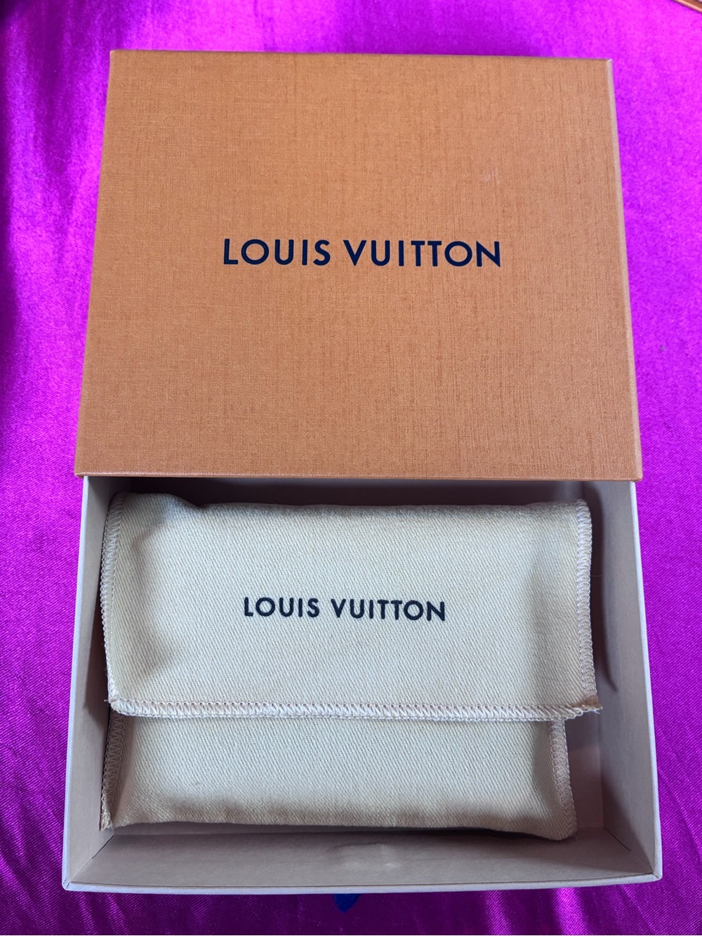 Louis Vuitton Damier Card Holder - Picture 12 of 13
